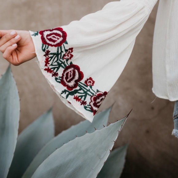 Boho bell sleeve top 🎉HP🎉 - Picture 3 of 4